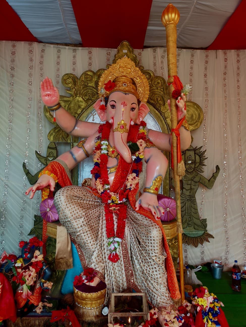 श्री गणेश मित्र मंडली सेवा समिति Attal Chowk Cha Raja Adawal
